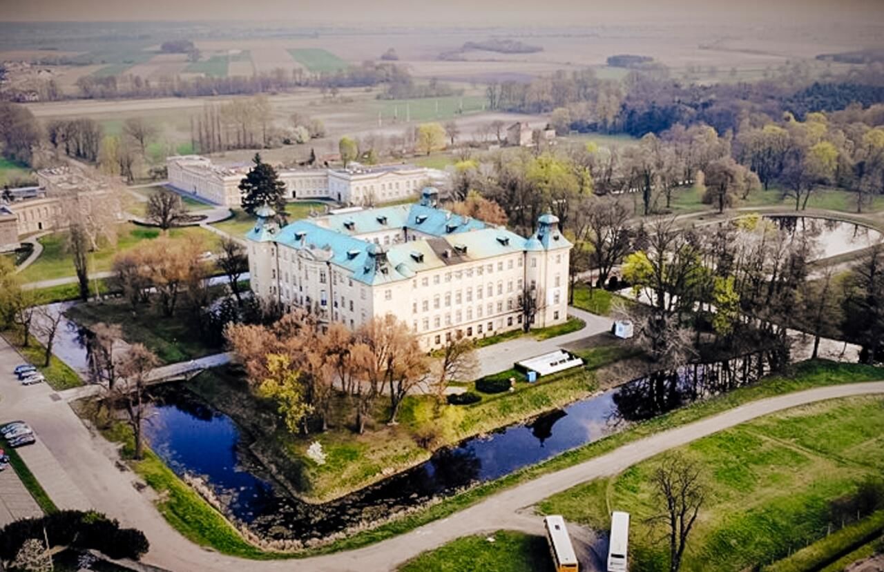 Отель Hotel Zamek Rydzyna Рыдзына-6